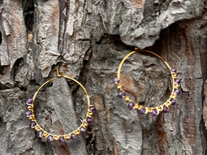 Boucles d’oreilles créoles moyenne acier inoxydable or perles violettes amazonites habaha Paris - photo numéro 2