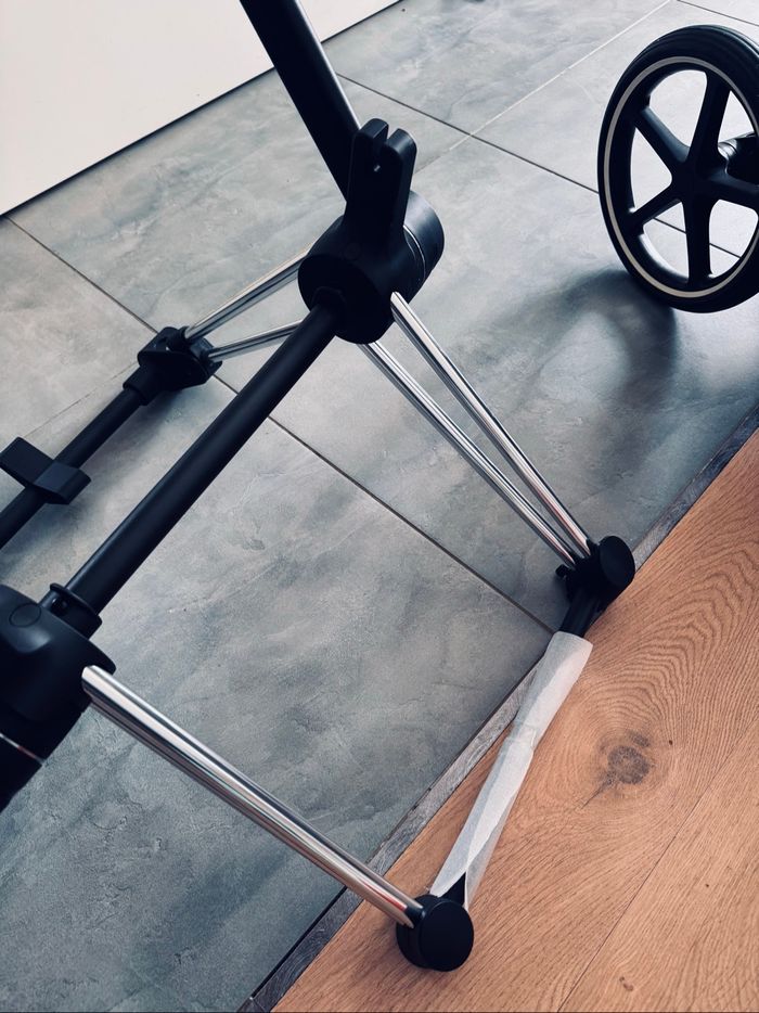 Priam 4 année 2023 poussette cybex + Nacelle très bon état - photo numéro 6