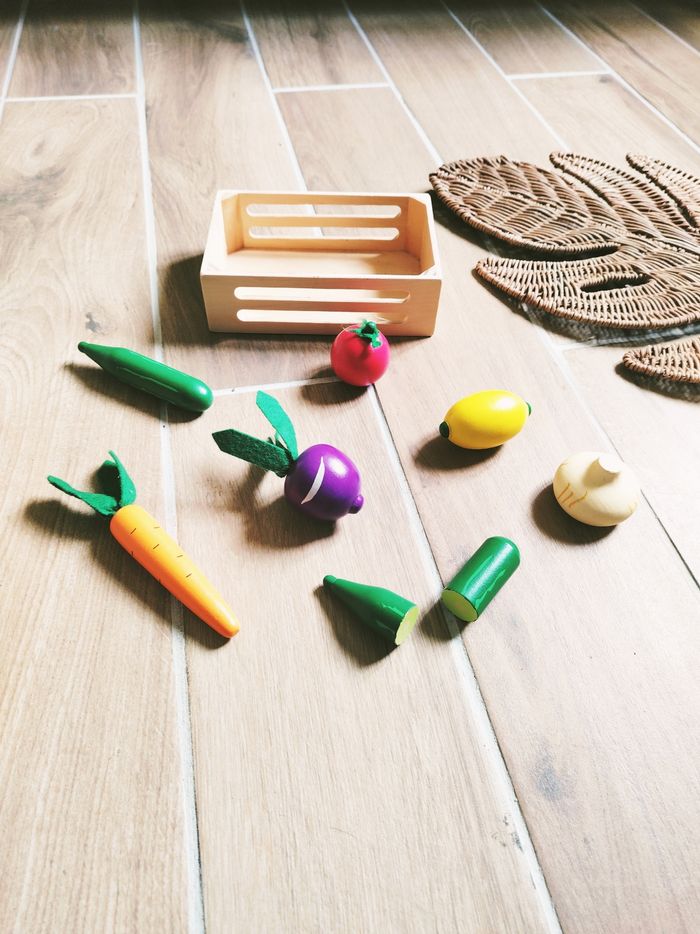 🥬Dinette cagette marchand(e) de légumes en bois et feutrine marque Vertbaudet - photo numéro 3