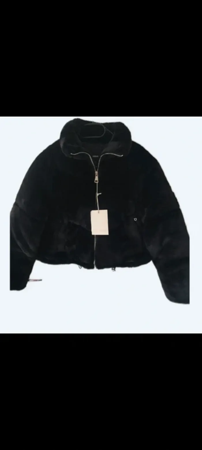 Pull&Bear manteau noir fausse fourrure taille S - photo numéro 3