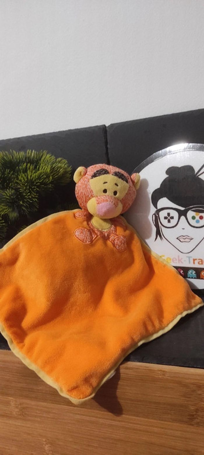 doudou tigrou mouchoir laine orange jaune rose nicotoy disney plat carré losange