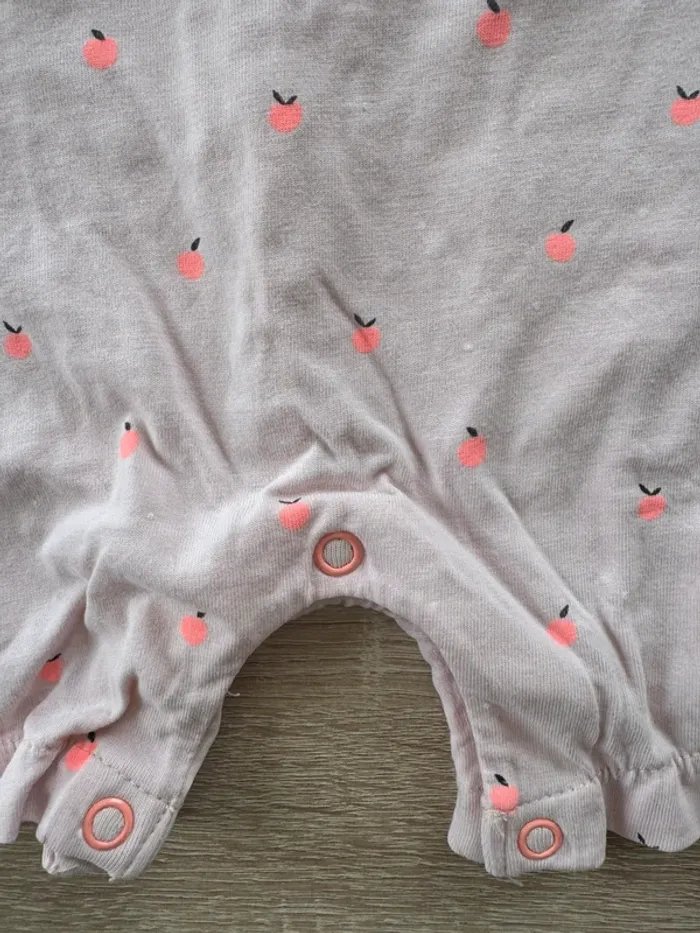 Combi short rose avec pommes Kiabi 9 mois TBE - photo numéro 4