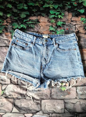 Short jean bleu clair effet effiloché