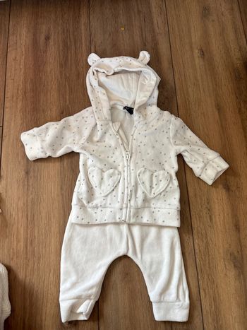 Ensemble, pantalon et gilet Kiabi, un mois blanc mixte