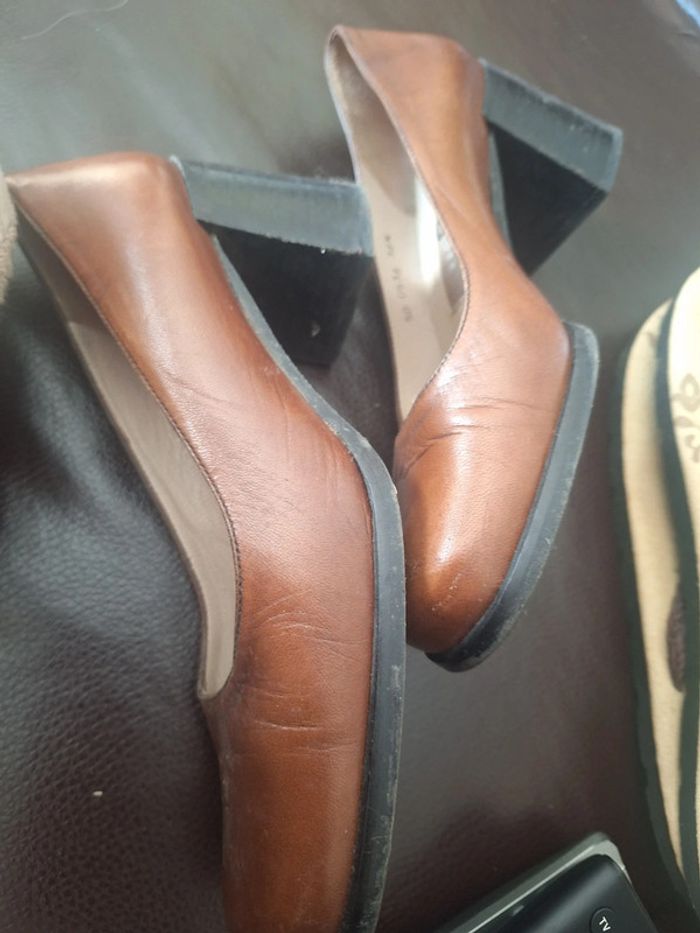 Escarpin maron uni talon large noir