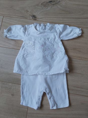 Combinaison fille 3 mois en très bon état (78)