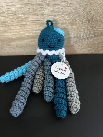 Pieuvre , méduse fait main avec cœur 