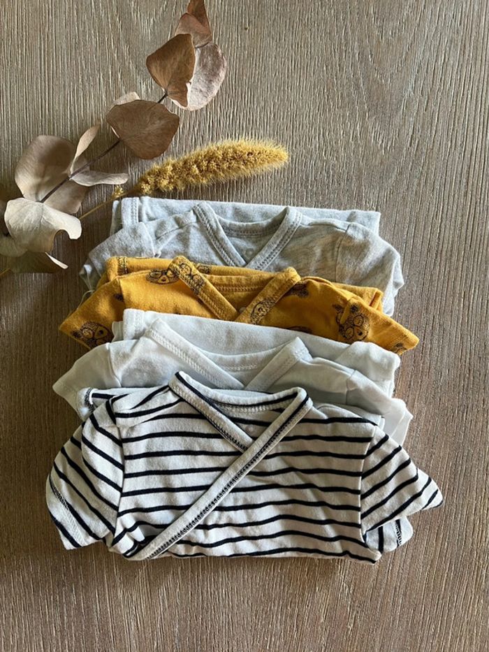 Lot de quatre body manches