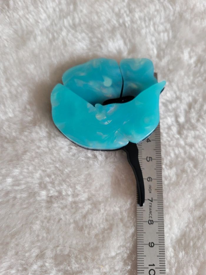 Broche acrylique fleur turquoise - photo numéro 5