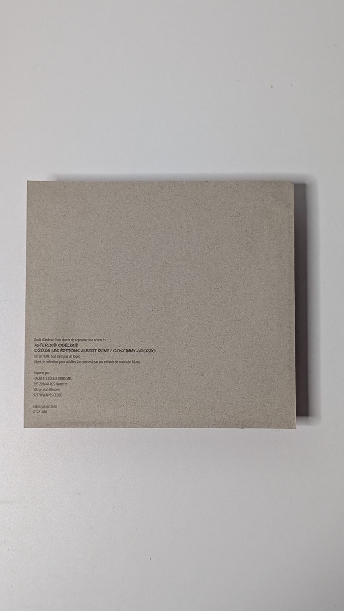 [Hachette] Village d'Astérix collection deux écolier sur un banc + un pupitre + une barrière + 2 arb - photo numéro 2