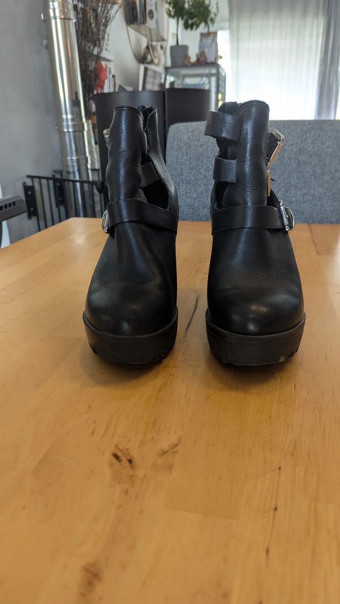Boots bottines talons sangles cheville ouverte André - photo numéro 6