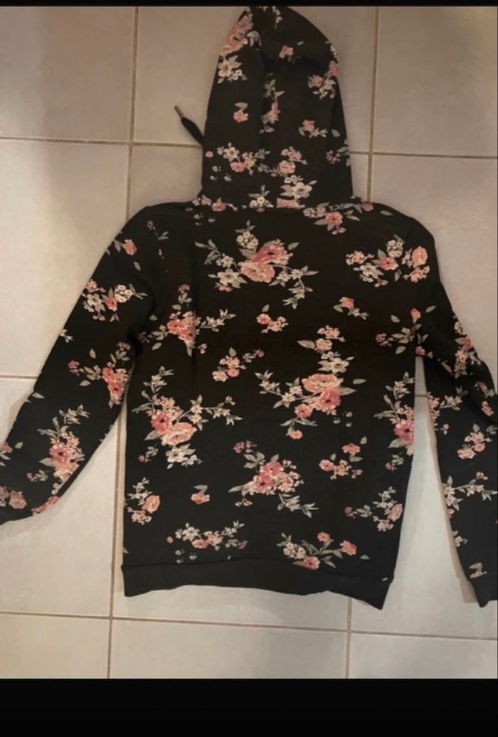Sweat à capuche gris foncé à motifs fleurs - photo numéro 3