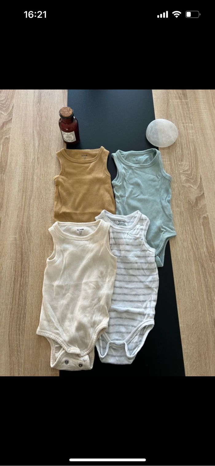 Lot de 4 bodies sans manche