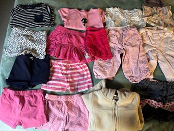 Lot de 17 vêtements fille 9 mois