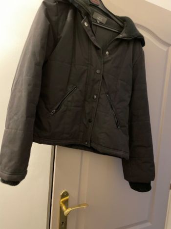 Blouson court avec capuche amovible