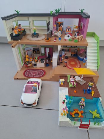 Maison moderne playmobil avec piscine et voiture