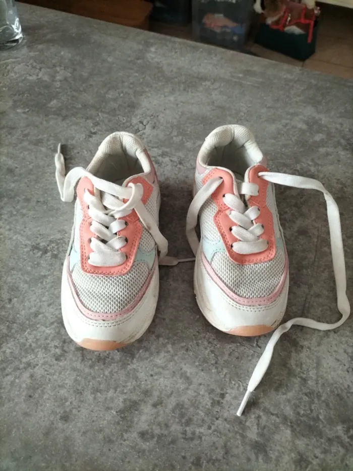 Baskets taille 25