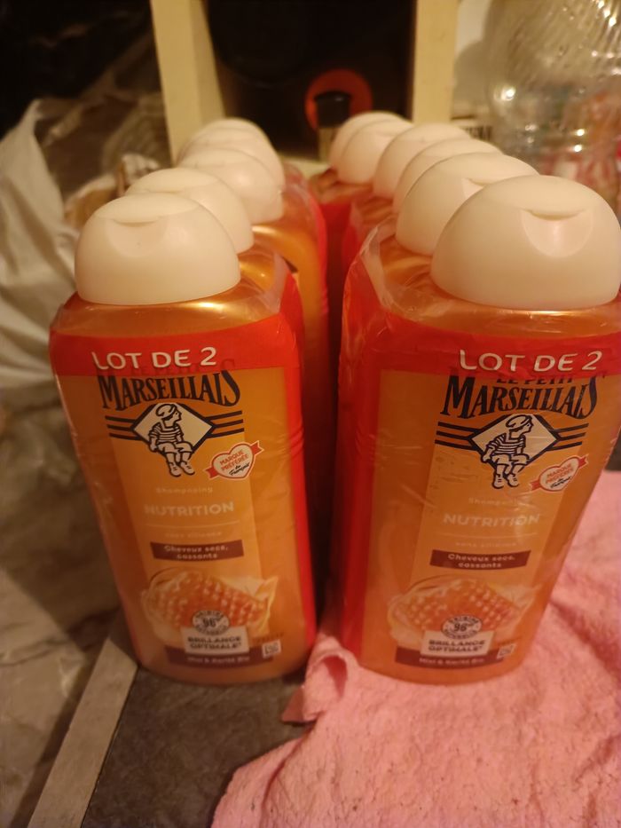 Lot de 12 flacons shampoing Le Petit Marseillais miel cheveux cassant 300ml