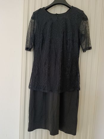 Une Tenue 2 piéces robe moulante taille 38
