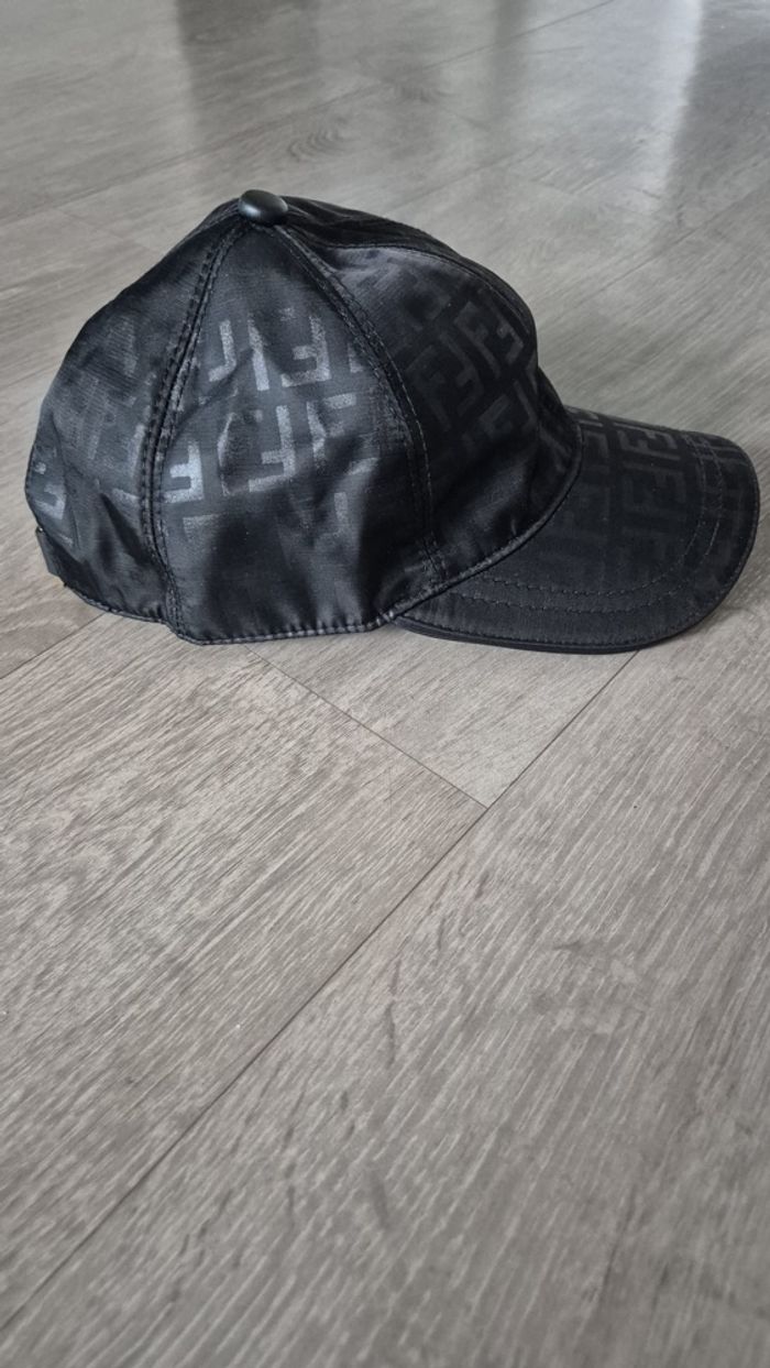 Casquette fendi noir taille M - photo numéro 1