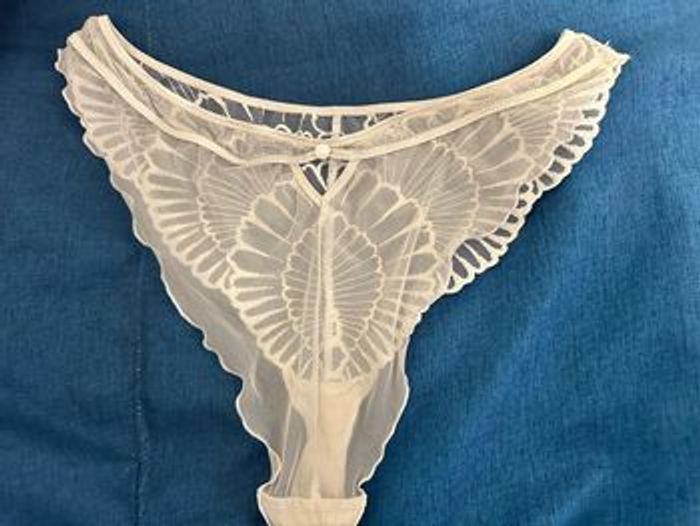 Culotte tanga dentelle blanche T42 - photo numéro 2