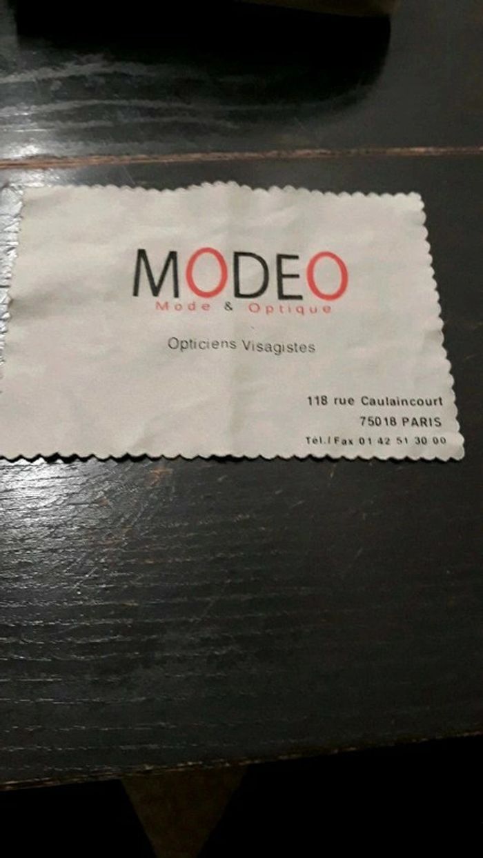 Lunettes de soleil avec housse femme - photo numéro 2