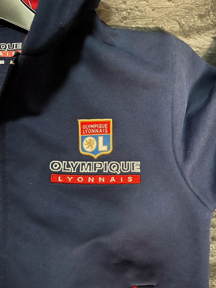 Veste capuche ,olympique lyonnais 7-8 ans - photo numéro 3