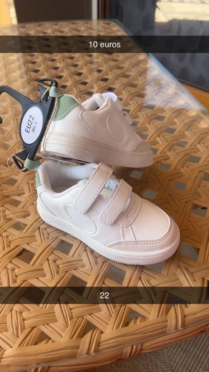 Chaussure bébé Kiabi taille 22