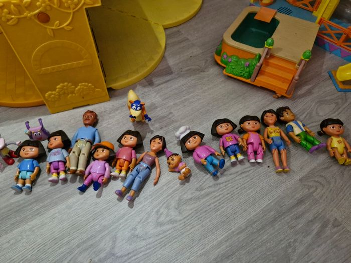 Maison dora + figurines+ piscine+ aire de jeux+van+ abri equestre - photo numéro 6