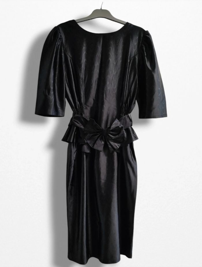 Robe vintage noire années 80 avec grand noeud