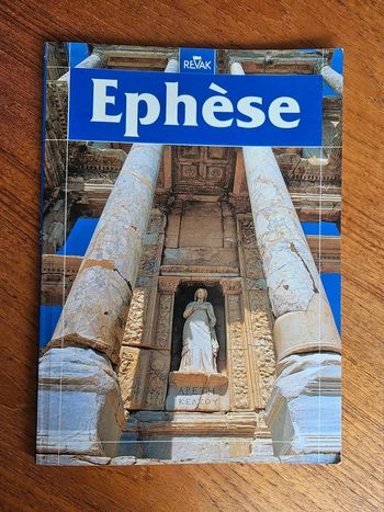 "Ephèse".
64 pages.
ISBN : 975.8212.08.7.
En l'état