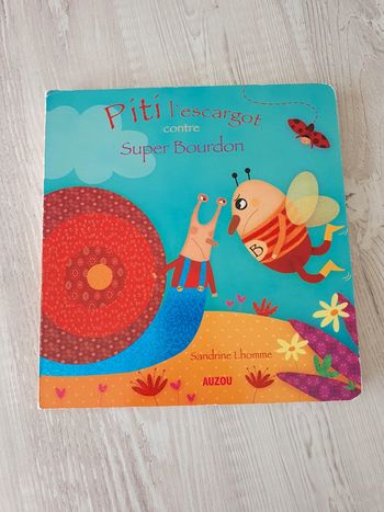 Piti l'escargot contre super bourdon