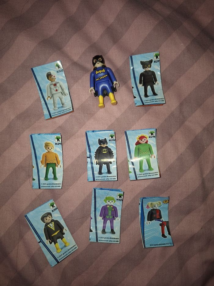 Lot 9 playmobil dc kinder - photo numéro 2