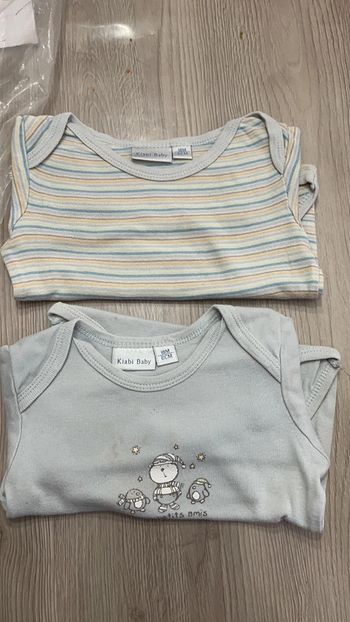 Lot de 2 bodies en 18 mois Kiabi