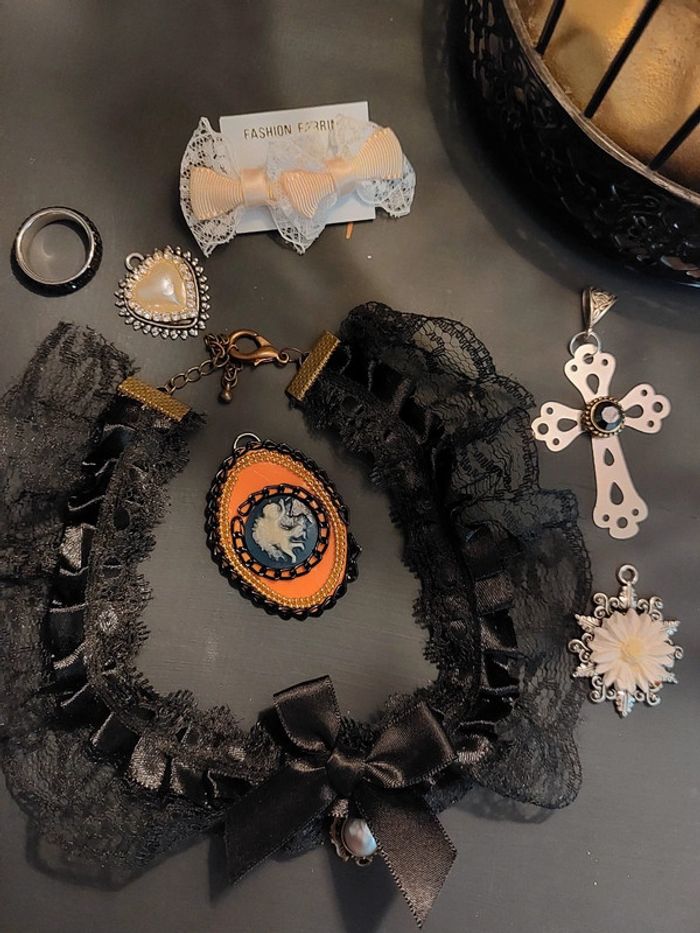 Lot de bijoux vintage gothique chic - photo numéro 2