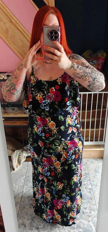 Belle robe fleurie à volants