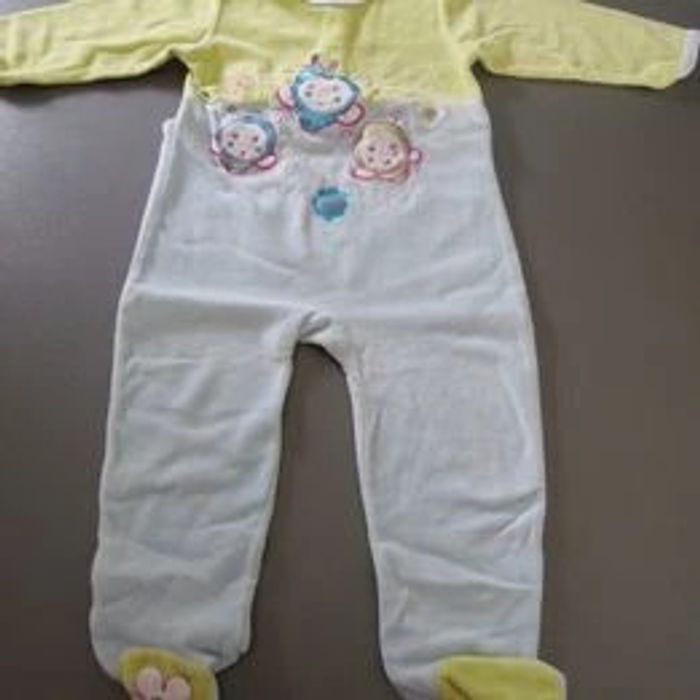Lot de 3 Babygros et 5 Boddys 24 mois - photo numéro 3