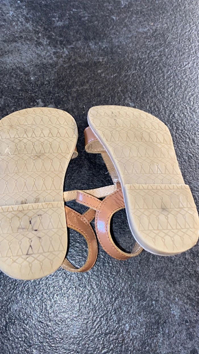 Chaussures nus pieds sandales  fille taille 24 - photo numéro 2