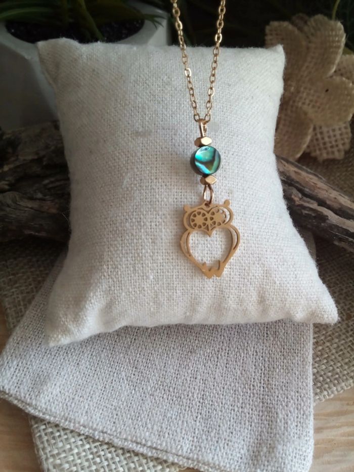 Collier pendentif hibou et ormeaux