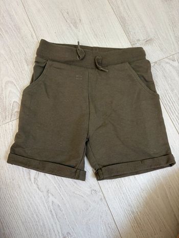 Short vert kaki