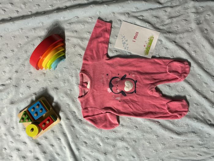 pyjama grenouillère en velours rose impression pingouin devant 1 mois pat et ripaton