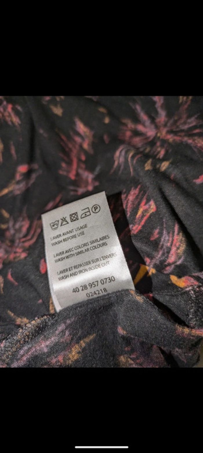 Haut noir et motif floral manche 3/4 - photo numéro 6