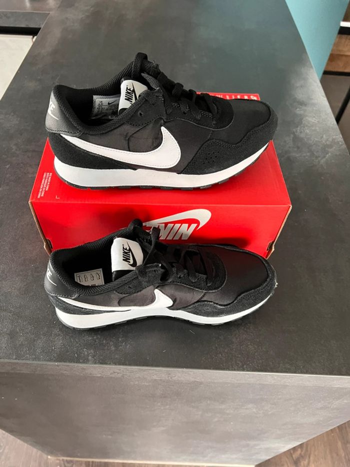 Basket Nike unisex taille 36.5 - photo numéro 2