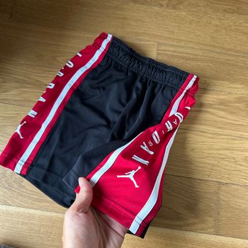 Short Jordan taille 5 ans