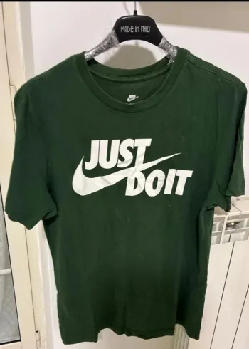 T-shirt Nike “Just Do It” vert – Taille S – Très bon état