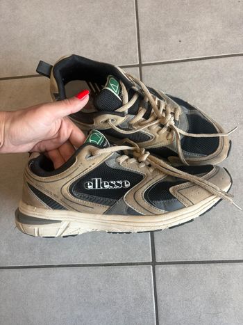 Basket Ellesse beige et noire