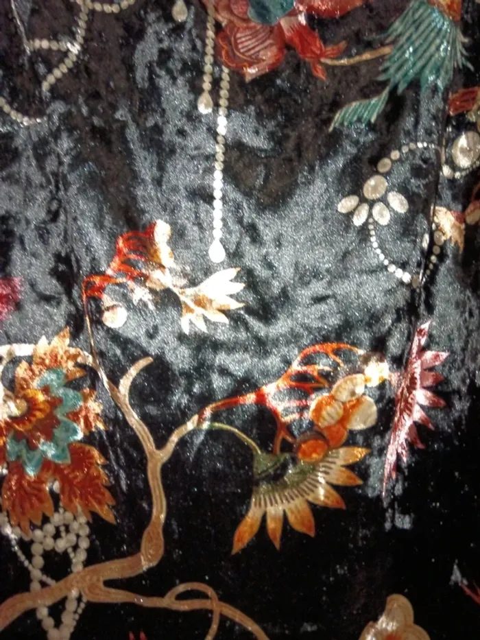 Robe velours noir avec des fleurs Taille S/M - photo numéro 4