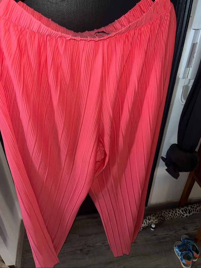 Tres beau pantalon ample - photo numéro 5