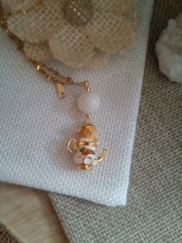 Collier pierre de lune et pendentif théière 🤍.