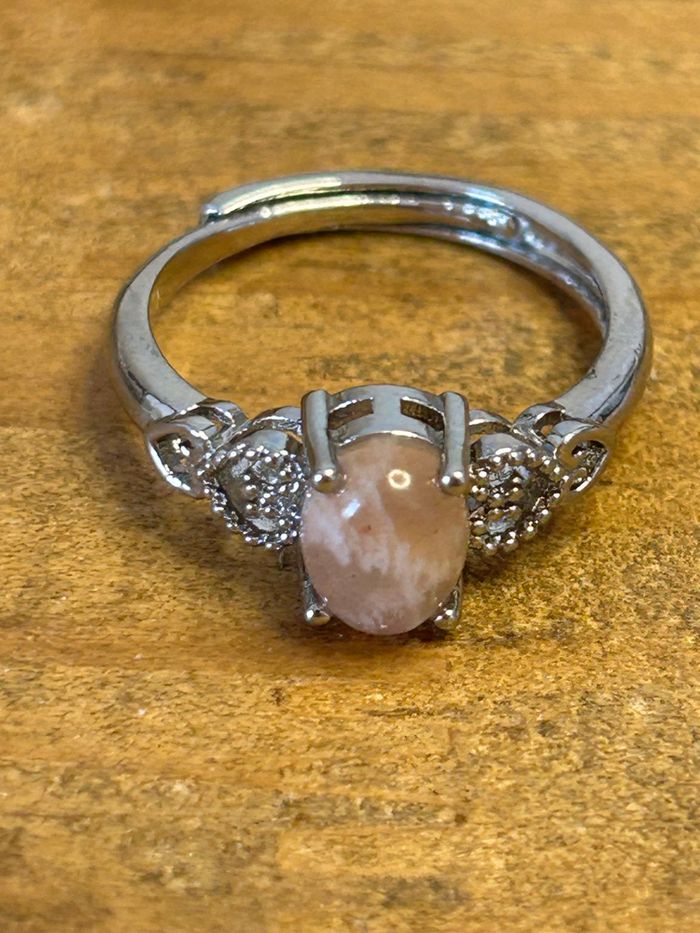 Bague réglable en laiton et en pierre de soleil – Joie & Rayonnement - photo numéro 7